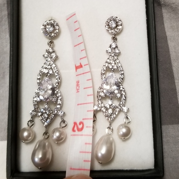 🇦🇺 Pearl & Cubic Zirconia Earrings - Picture 3 of 7